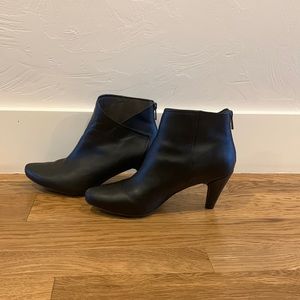 Tsubo ankle heeled boots